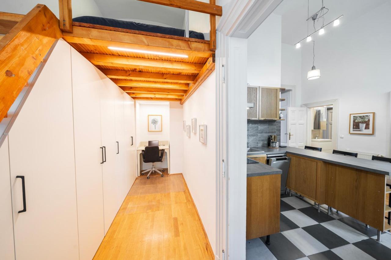 Shining Bright Two Bedroom Apt Next To Andrassy Ave Budapest Eksteriør billede