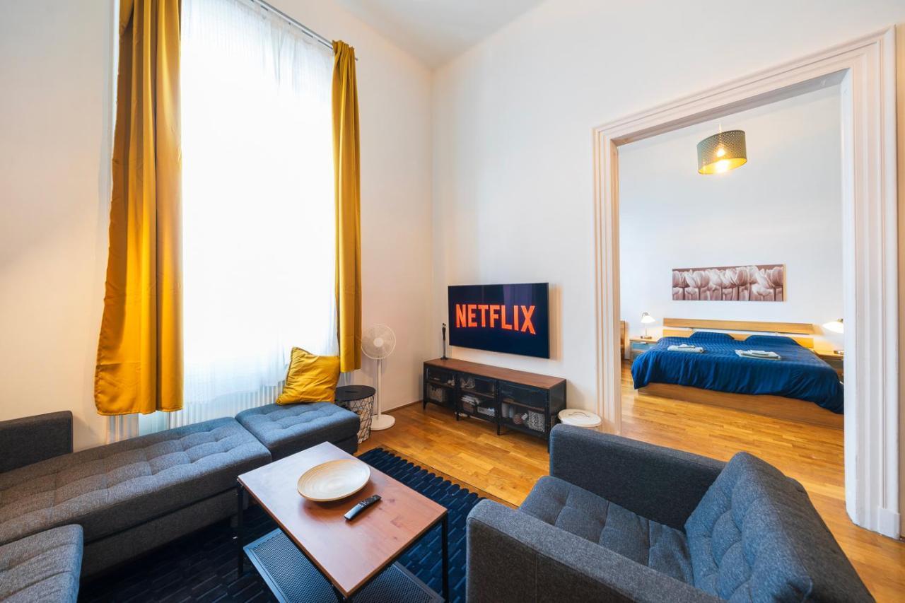 Shining Bright Two Bedroom Apt Next To Andrassy Ave Budapest Eksteriør billede